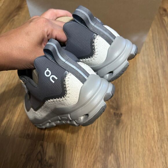 ON CLOUDAWAY Asphalt Ivory athletic training shoes sneakers women’s 7 new in box - Picture 4 of 8